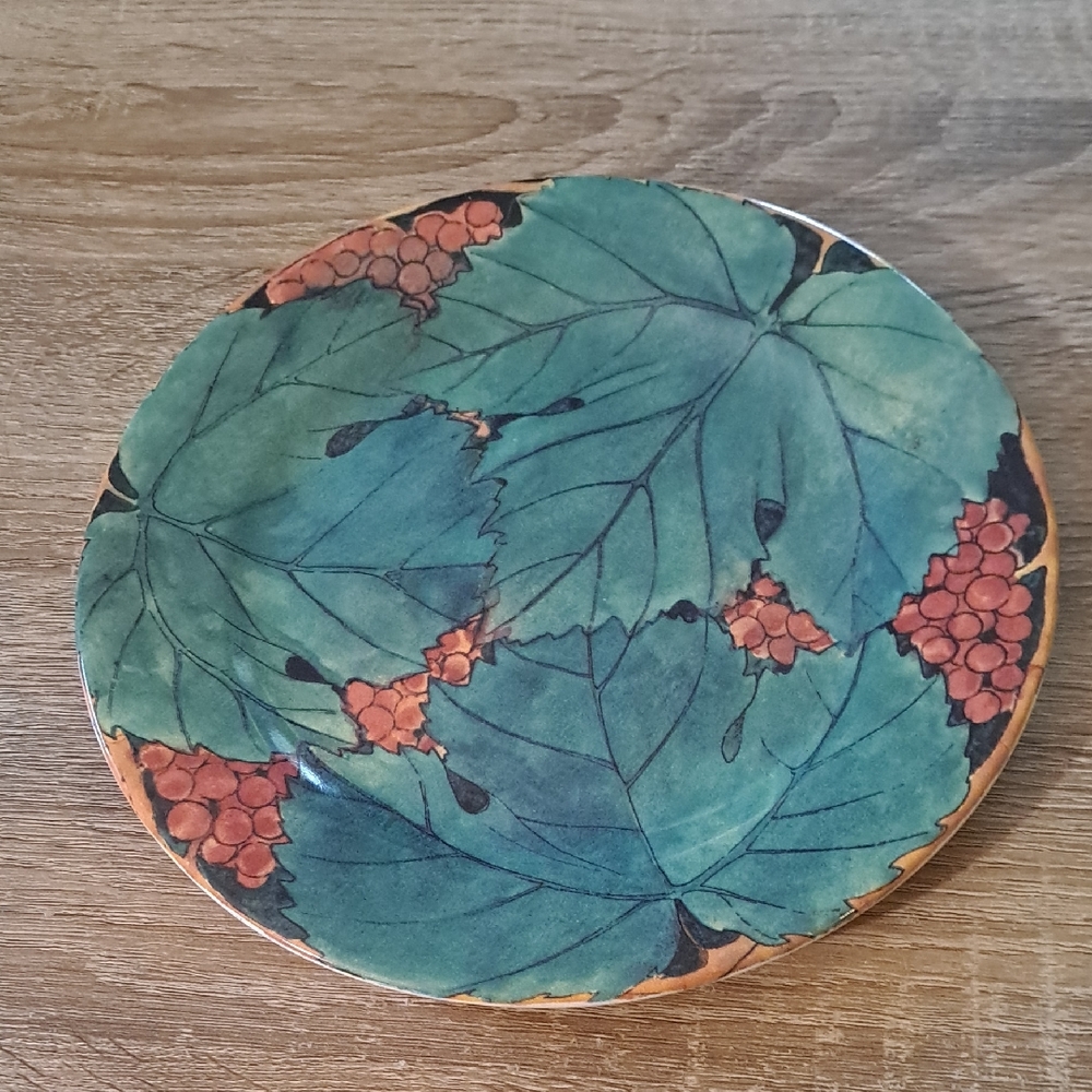 Gien Vigne France Plate With Grape Vine Design